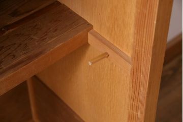 ビンテージ家具　ビンテージ　柔らかな木肌が上品な雰囲気を醸し出す置水屋(茶水屋、収納棚)