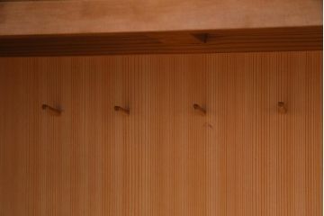 ビンテージ家具　ビンテージ　柔らかな木肌が上品な雰囲気を醸し出す置水屋(茶水屋、収納棚)