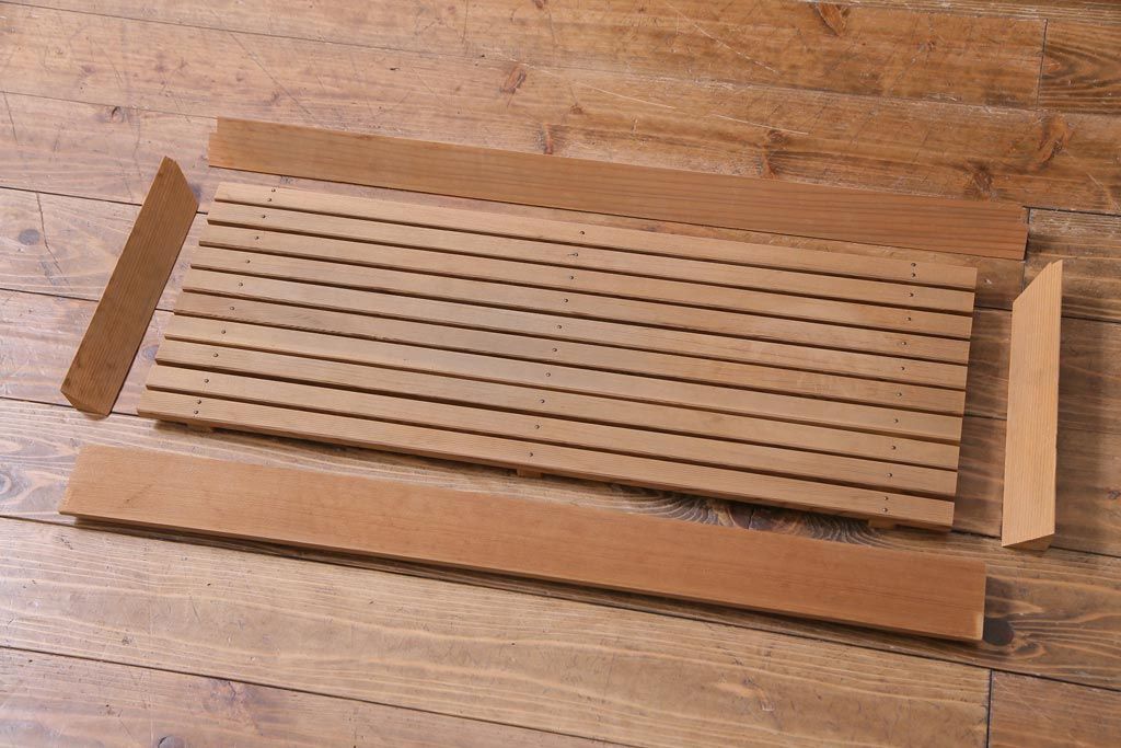 ビンテージ家具　ビンテージ　柔らかな木肌が上品な雰囲気を醸し出す置水屋(茶水屋、収納棚)