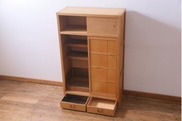 ビンテージ家具　ビンテージ　柔らかな木肌が上品な雰囲気を醸し出す置水屋(茶水屋、収納棚)