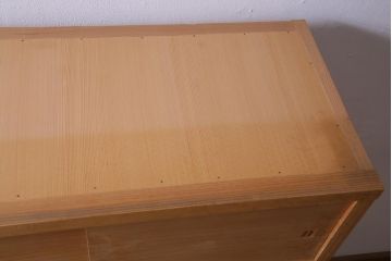 ビンテージ家具　ビンテージ　柔らかな木肌が上品な雰囲気を醸し出す置水屋(茶水屋、収納棚)