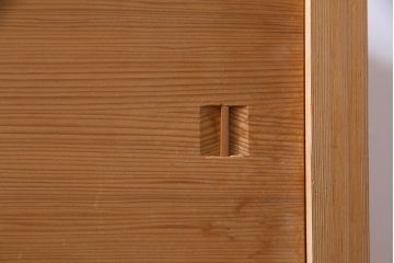 ビンテージ家具　ビンテージ　柔らかな木肌が上品な雰囲気を醸し出す置水屋(茶水屋、収納棚)