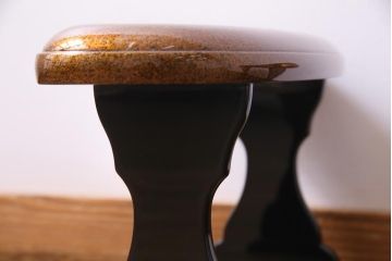 アンティーク雑貨　伝統工芸　輪島塗　輪光堂　共箱付き　黒漆　梨地　高級感を漂わせる脇息一対(肘置き、肘掛け)