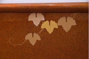 アンティーク雑貨　古民具　輪島塗　山本幸三郎作　梨地　蔦の葉モチーフが描かれた衣桁(ハンガーラック、着物掛け)