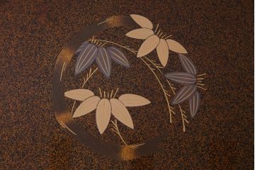 中古　山本幸三郎作　輪島塗　梨地蒔絵　草花の図　日本風情漂う上品な座卓(ローテーブル)