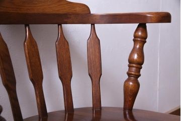 ヴィンテージ家具　国産ビンテージ　ナラ材　座面低め　男前な雰囲気漂うスモーカーズボウ(板座チェア、椅子、ダイニングチェア)