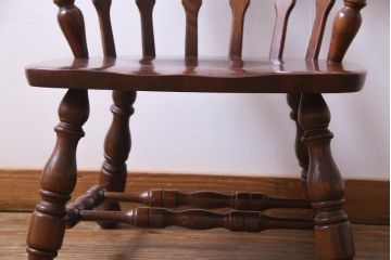 ヴィンテージ家具　国産ビンテージ　ナラ材　座面低め　男前な雰囲気漂うスモーカーズボウ(板座チェア、椅子、ダイニングチェア)