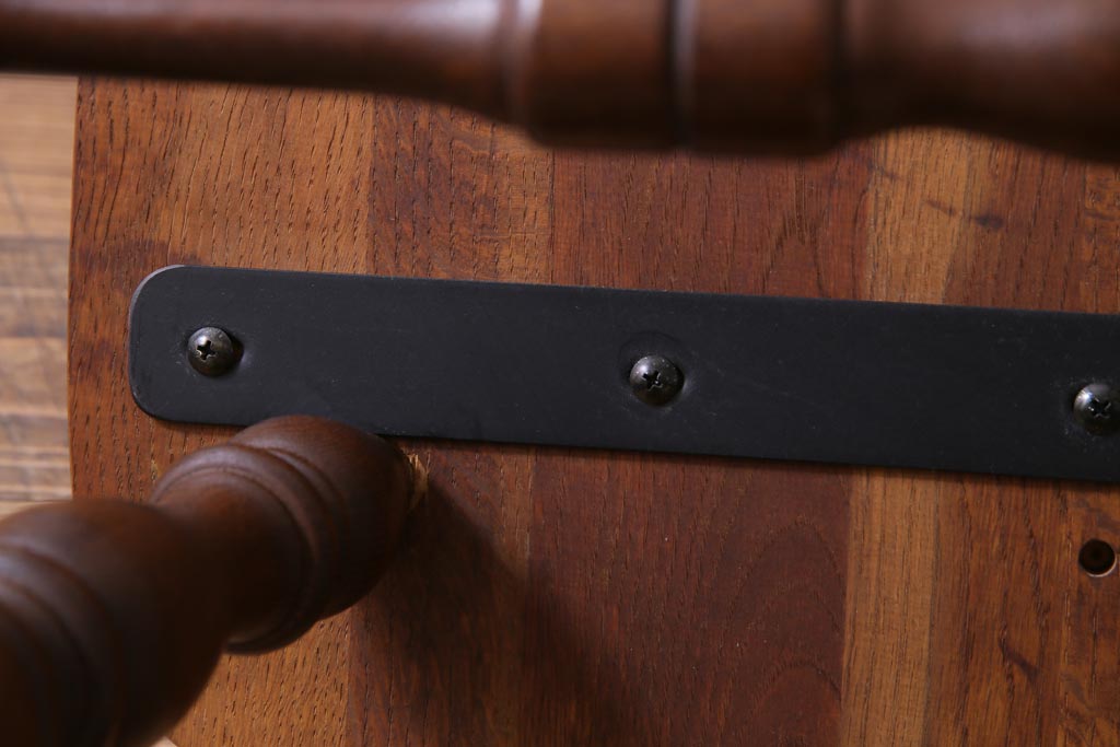 ヴィンテージ家具　国産ビンテージ　ナラ材　座面低め　男前な雰囲気漂うスモーカーズボウ(板座チェア、椅子、ダイニングチェア)