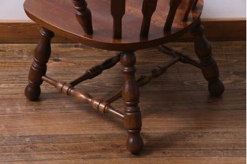 ヴィンテージ家具　国産ビンテージ　ナラ材　座面低め　男前な雰囲気漂うスモーカーズボウ(板座チェア、椅子、ダイニングチェア)(1)