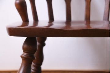 ヴィンテージ家具　国産ビンテージ　ナラ材　座面低め　男前な雰囲気漂うスモーカーズボウ(板座チェア、椅子、ダイニングチェア)(2)