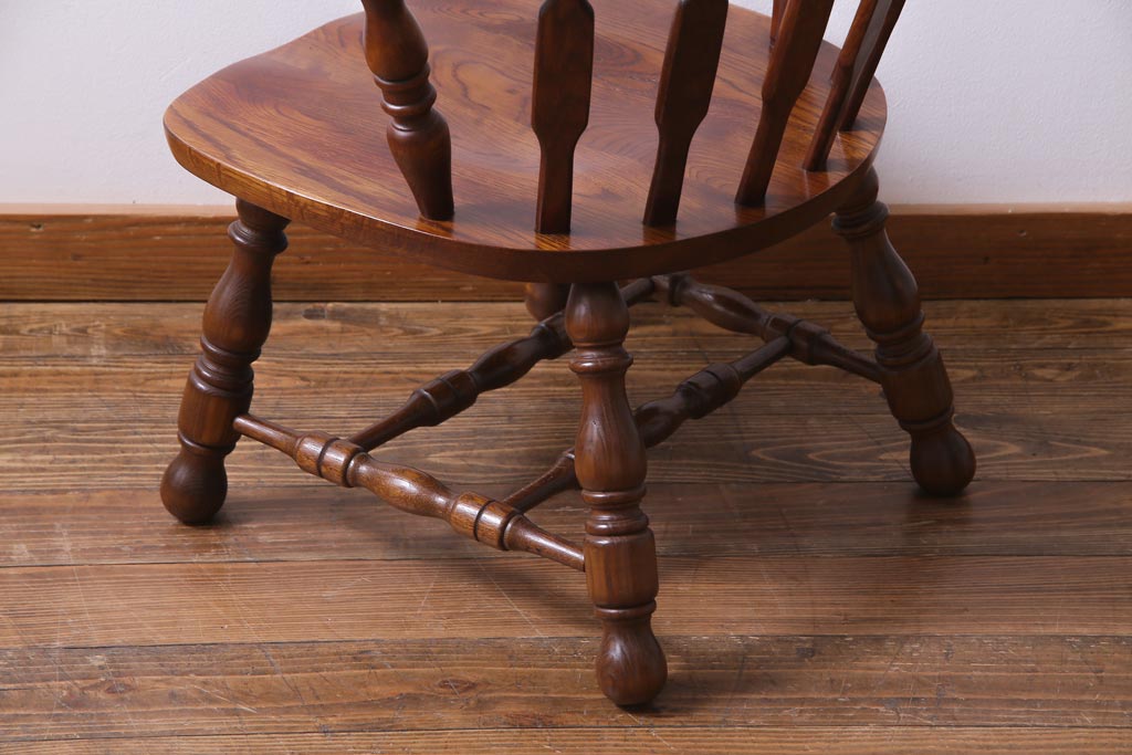 ヴィンテージ家具　国産ビンテージ　ナラ材　座面低め　男前な雰囲気漂うスモーカーズボウ(板座チェア、椅子、ダイニングチェア)(2)