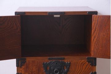 中古　伝統民芸家具　岩谷堂箪笥　観音開きの戸棚がついた立長箪笥(ハイチェスト、和タンス)