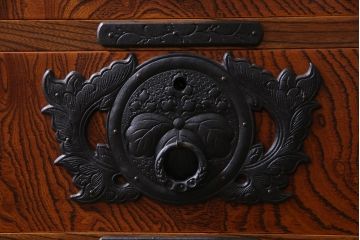 中古　伝統民芸家具　岩谷堂箪笥　観音開きの戸棚がついた立長箪笥(ハイチェスト、和タンス)