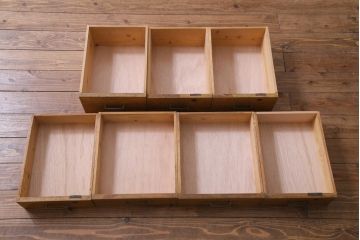 アンティーク家具　昭和中期　モールガラス入り　ナラ材　懐かしさ漂う明るい木色の両袖デスク(作業台、机、在宅ワーク、在宅用)