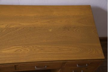 アンティーク家具　昭和中期　モールガラス入り　ナラ材　懐かしさ漂う明るい木色の両袖デスク(作業台、机、在宅ワーク、在宅用)