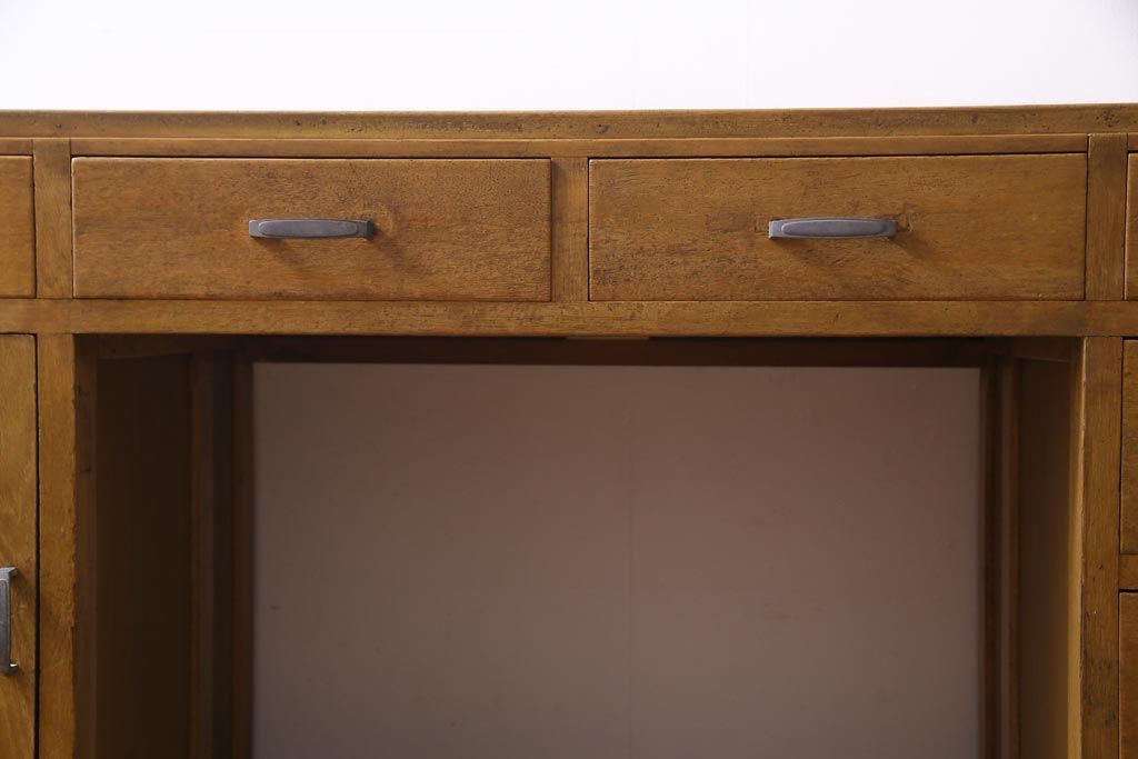 アンティーク家具　昭和中期　モールガラス入り　ナラ材　懐かしさ漂う明るい木色の両袖デスク(作業台、机、在宅ワーク、在宅用)