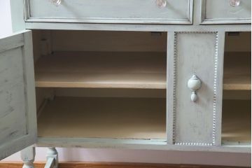 アンティーク家具　フランスアンティーク　シャビーな風合いがおしゃれな鏡付きのペイントサイドボード(ドレッシングチェスト)