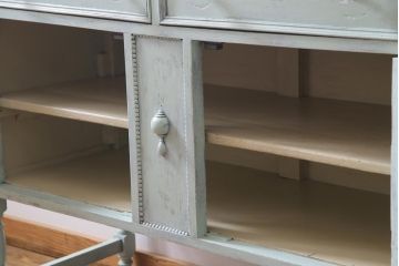 アンティーク家具　フランスアンティーク　シャビーな風合いがおしゃれな鏡付きのペイントサイドボード(ドレッシングチェスト)