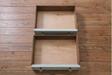 アンティーク家具　フランスアンティーク　シャビーな風合いがおしゃれな鏡付きのペイントサイドボード(ドレッシングチェスト)