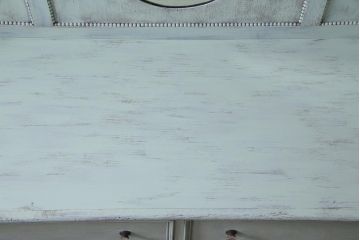 アンティーク家具　フランスアンティーク　シャビーな風合いがおしゃれな鏡付きのペイントサイドボード(ドレッシングチェスト)