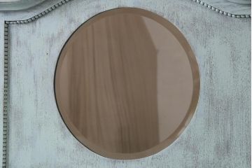 アンティーク家具　フランスアンティーク　シャビーな風合いがおしゃれな鏡付きのペイントサイドボード(ドレッシングチェスト)