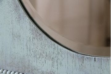 アンティーク家具　フランスアンティーク　シャビーな風合いがおしゃれな鏡付きのペイントサイドボード(ドレッシングチェスト)