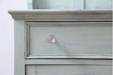 アンティーク家具　フランスアンティーク　シャビーな風合いがおしゃれな鏡付きのペイントサイドボード(ドレッシングチェスト)