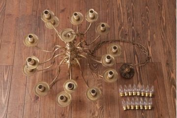 ベルギー　金属製　洗練されたつくりと大振りサイズが豪華なビンテージの15灯シャンデリア(天井照明、吊り下げ照明)