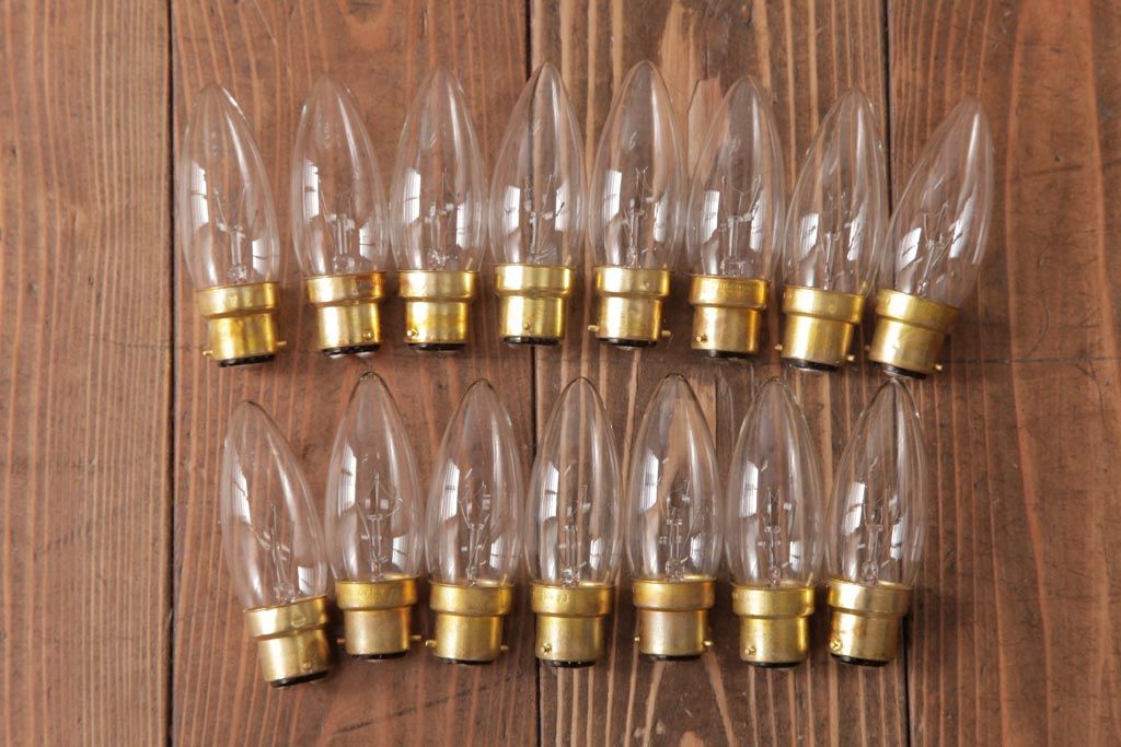 ベルギー　金属製　洗練されたつくりと大振りサイズが豪華なビンテージの15灯シャンデリア(天井照明、吊り下げ照明)