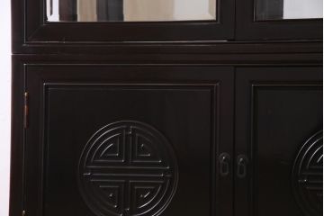 ヴィンテージ家具　ビンテージ　唐木材　浮き彫りが目を引くアジアンテイストのショーケース(ガラスケース、飾り棚)
