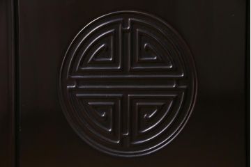 ヴィンテージ家具　ビンテージ　唐木材　浮き彫りが目を引くアジアンテイストのショーケース(ガラスケース、飾り棚)