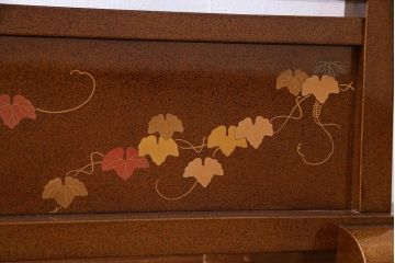 アンティーク雑貨　中古　山本幸三郎作　輪島塗　梨地蔦蒔絵　上品な高級感漂う姿見(鏡、ミラー)