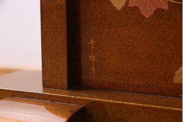 アンティーク雑貨　中古　山本幸三郎作　輪島塗　梨地蔦蒔絵　上品な高級感漂う姿見(鏡、ミラー)