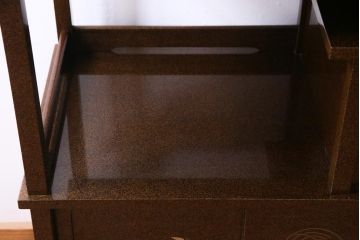 中古　山本幸三郎　輪島塗　梨地　研ぎ出し蒔絵　草花の図　飾棚(飾り棚、茶棚)(定価約300万円)