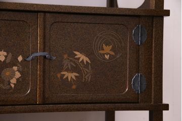 中古　山本幸三郎　輪島塗　梨地　研ぎ出し蒔絵　草花の図　飾棚(飾り棚、茶棚)(定価約300万円)