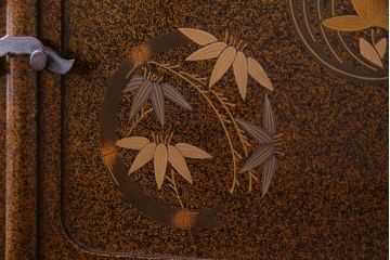 中古　山本幸三郎　輪島塗　梨地　研ぎ出し蒔絵　草花の図　飾棚(飾り棚、茶棚)(定価約300万円)
