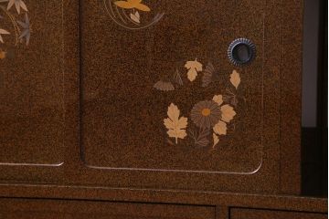 中古　山本幸三郎　輪島塗　梨地　研ぎ出し蒔絵　草花の図　飾棚(飾り棚、茶棚)(定価約300万円)