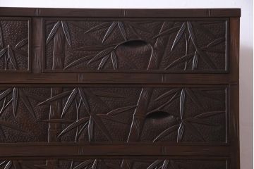 中古　伝統工芸軽井沢彫り　竹の彫りが珍しい上品な趣きのチェスト(衣装箪笥、洋服タンス)