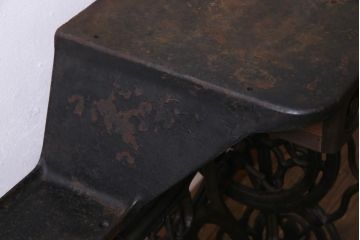 アンティーク雑貨　イギリスアンティーク　シンガー社(SINGER)　小引き出し付きのデザインが珍しい蛇の目ミシン脚(シンガーミシン、DIY)