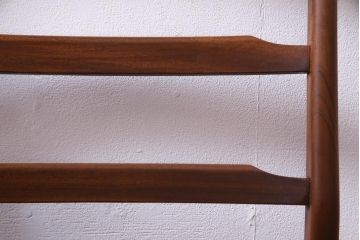 ヴィンテージ家具　北欧ビンテージ　チーク材　黒の座面が大人の雰囲気漂うダイニングチェア(椅子、ワークチェア)(1)