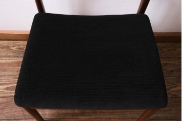 ヴィンテージ家具　北欧ビンテージ　チーク材　黒の座面が大人の雰囲気漂うダイニングチェア(椅子、ワークチェア)(1)
