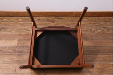 ヴィンテージ家具　北欧ビンテージ　チーク材　黒の座面が大人の雰囲気漂うダイニングチェア(椅子、ワークチェア)(1)