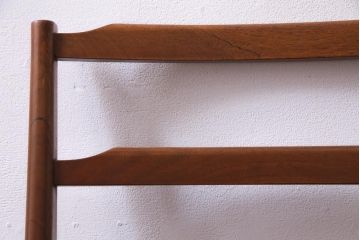 ヴィンテージ家具　北欧ビンテージ　チーク材　黒の座面が大人の雰囲気漂うダイニングチェア(椅子、ワークチェア)(2)