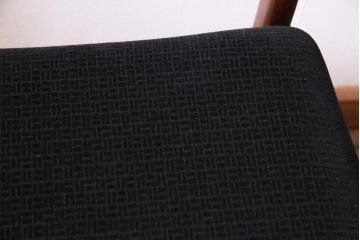 ヴィンテージ家具　北欧ビンテージ　チーク材　黒の座面が大人の雰囲気漂うダイニングチェア(椅子、ワークチェア)(2)