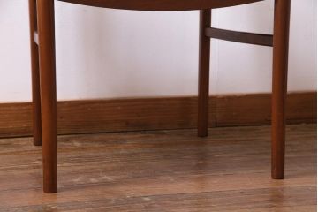 ヴィンテージ家具　北欧ビンテージ　チーク材　黒の座面が大人の雰囲気漂うダイニングチェア(椅子、ワークチェア)(2)