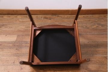 ヴィンテージ家具　北欧ビンテージ　チーク材　黒の座面が大人の雰囲気漂うダイニングチェア(椅子、ワークチェア)(2)