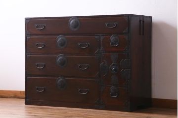 アンティーク家具　和製アンティーク　前面ケヤキ材　立体的な意匠が目を引く仙台箪笥(野郎箪笥、衣装箪笥、和タンス、引き出し)