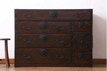 アンティーク家具　和製アンティーク　前面ケヤキ材　立体的な意匠が目を引く仙台箪笥(野郎箪笥、衣装箪笥、和タンス、引き出し)