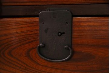 アンティーク家具　和製アンティーク　前面ケヤキ材　立体的な意匠が目を引く仙台箪笥(野郎箪笥、衣装箪笥、和タンス、引き出し)