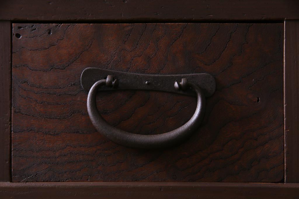 アンティーク家具　和製アンティーク　四尺　和モダンな雰囲気の丸桟引き戸の近江水屋箪笥(時代箪笥)